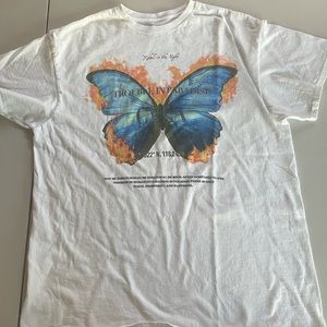 Butterfly Graphic Tee | Size Medium